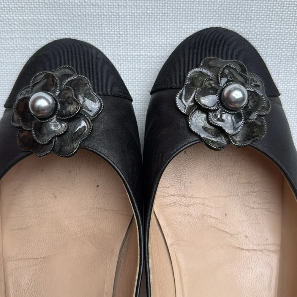 Authentic CHANEL Camellia Ballet Flats | Size 40 | Luxury Leather/Satin - Picture 10 of 13
